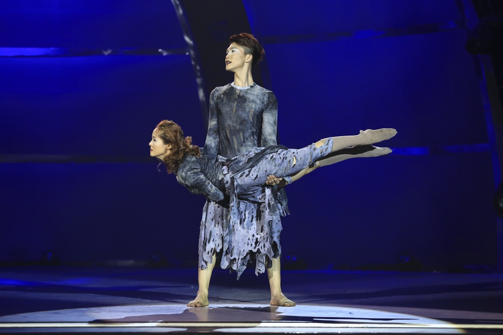 Tuyết Minh: Cảm ơn anh Ryan Tan vì bài diễn rất đẹp, rất ý nghĩa sau sắc suốt 4 năm. Không phải ngẫu nhiên mà các em được bắt cặp với nhau mà như là mối lương duyên đã định sẵn. Hai em đã vẽ nên không gian và thời gian trong từng nhịp nhạc. Thu Hương, chị hiểu vì sao em khóc vì chị đã theo sát hành trình của em. Em là đại diện của 1 người nghệ sĩ luôn vươn đến sự hoàn hảo. Hai em đã đi sâu vào tâm hồn, tâm trí của chị với ý chí không bao giờ từ bỏ. Chúc hai em thành công.