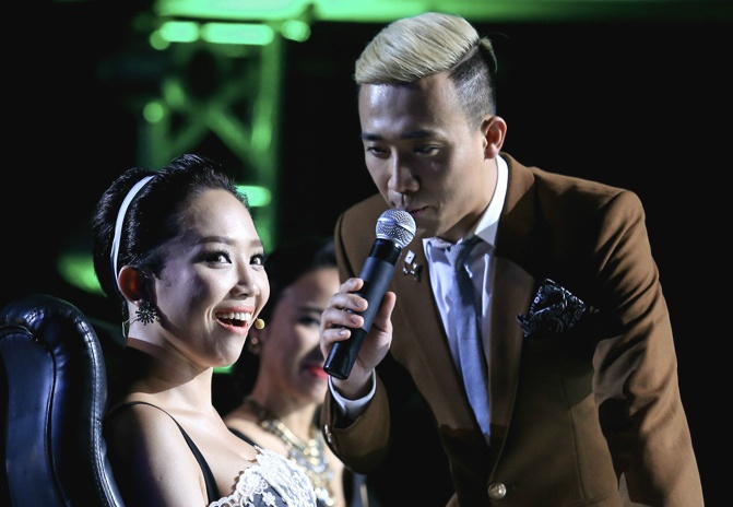 Tran Thanh tan tinh Toc Tien tren song truyen hinh hinh anh