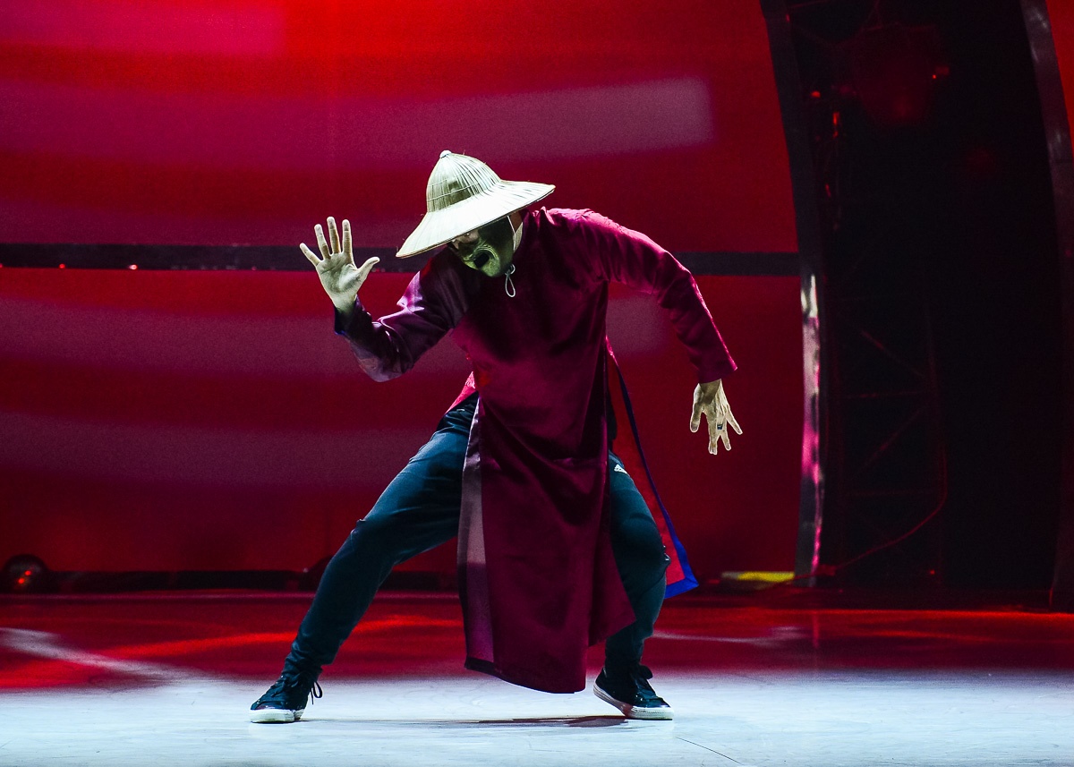 vũ công – biên đạo Toni Trần, thành viên nhóm nhảy huyền thoại Jabbawockeez