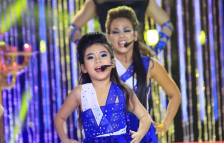 Phien ban nhi cua Selena Gomez am giai 100 trieu dong hinh anh