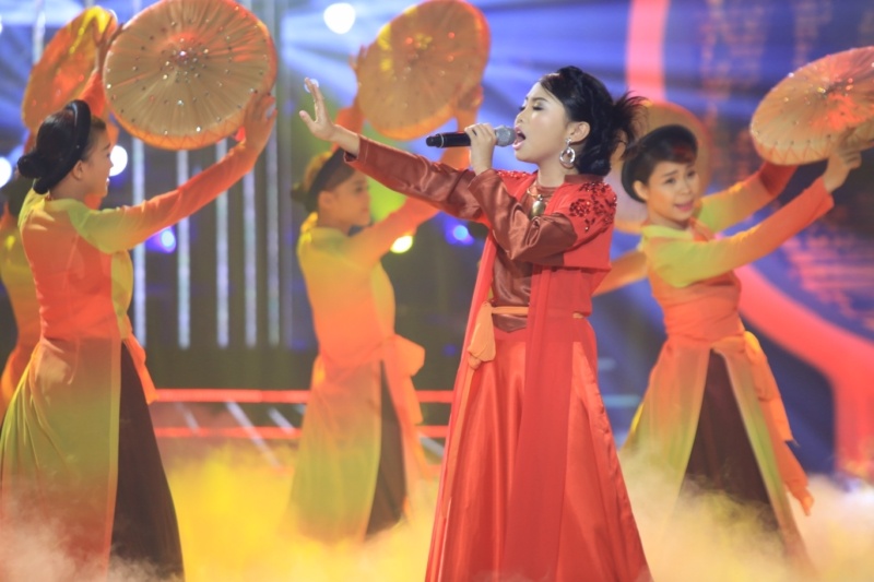 Nam Cường chọn ca khúc Thư pháp cho Phương Mỹ Chi khi cả 2 bấm nút chọn nhân vật Thu Phương. Bài hát bị cho quá sức với cô bé có sở trường dân ca. Vì thế, “chị Bảy” rất căng thẳng trong lúc thể hiện ca khúc của HLV The Voice.  . Giọng ca Hương ngọc lan thừa nhận, ca khúc đặc trưng của Bắc bộ sẽ vô tình làm khó con nuôi Quang Lê. Chị cũng cho rằng, Phương Mỹ Chi hát không giống phiên bản gốc. 