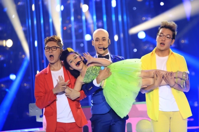 Mỹ Linh thừa nhận nam danh hài vốn là “thánh soi” nhưng anh lại “luồn cúi” Bảo Ngọc	vì tiết mục đáng yêu. Dù nhận được lời khen ngợi nhưng “công chúa út” lại nhận được số điểm khá thấp, chỉ hơn Phương Mỹ Chi ở cuối bảng.