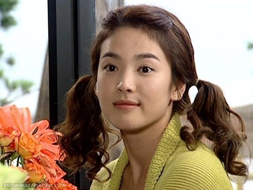 Song Hye Kyo sở hữu vẻ ngoài xinh đẹp.