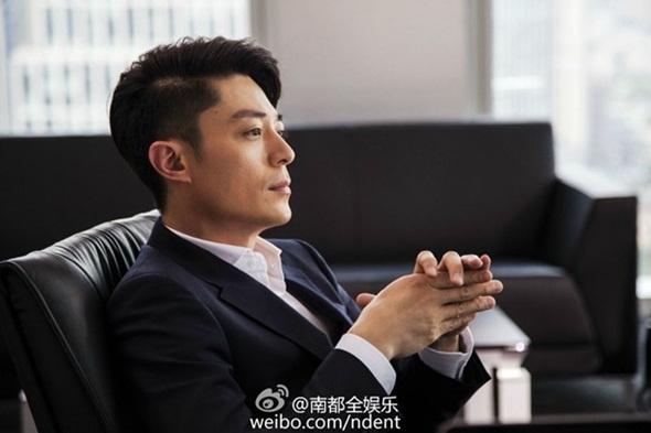 Trước đó, anh ghi điểm trong lòng khán giả với diễn xuất ấn tượng và tạo hình đẹp miễn chê khi vào vai Thượng tiên Bạch Tử Họa trong bộ phim đình đám Hoa Thiên Cốt.