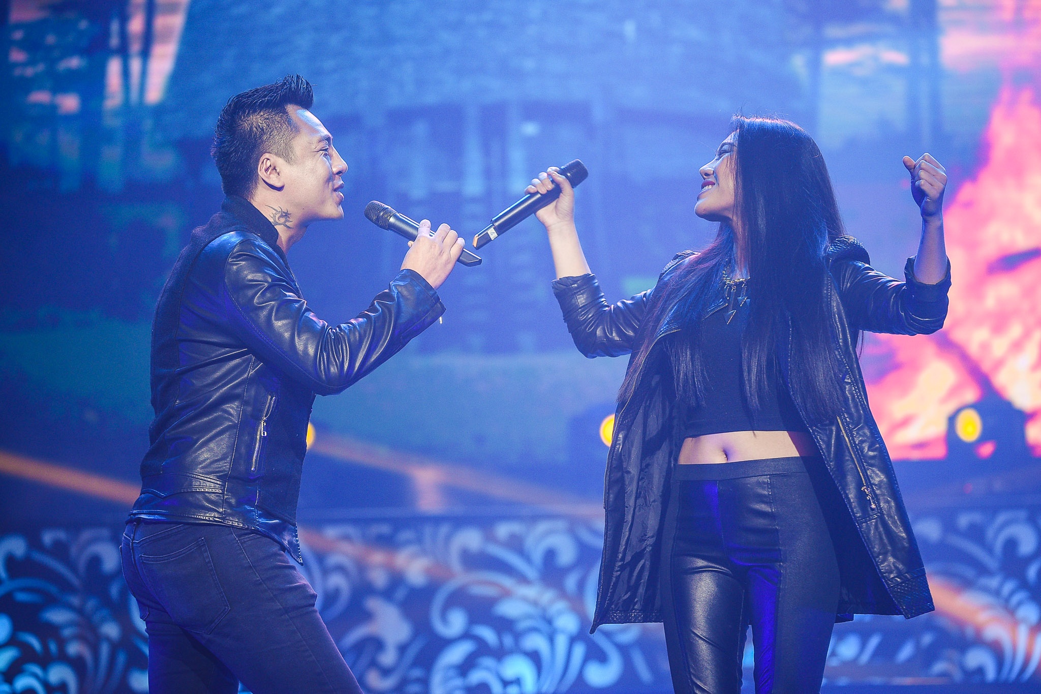 Ấp ủ từ lâu về việc tổ chức một đêm nhạc để tưởng nhớ người cha đáng kính nhưng mãi đến bây giờ mong muốn ấy mới trở thành hiện thực, hai anh em Y Vol - Y Garia trình diễn ca khúc Giấc mơ Chapi (Trần Tiến) đầy tình cảm.