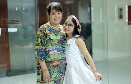 Me Hong Minh den bay gio van phai dut com cho con hinh anh