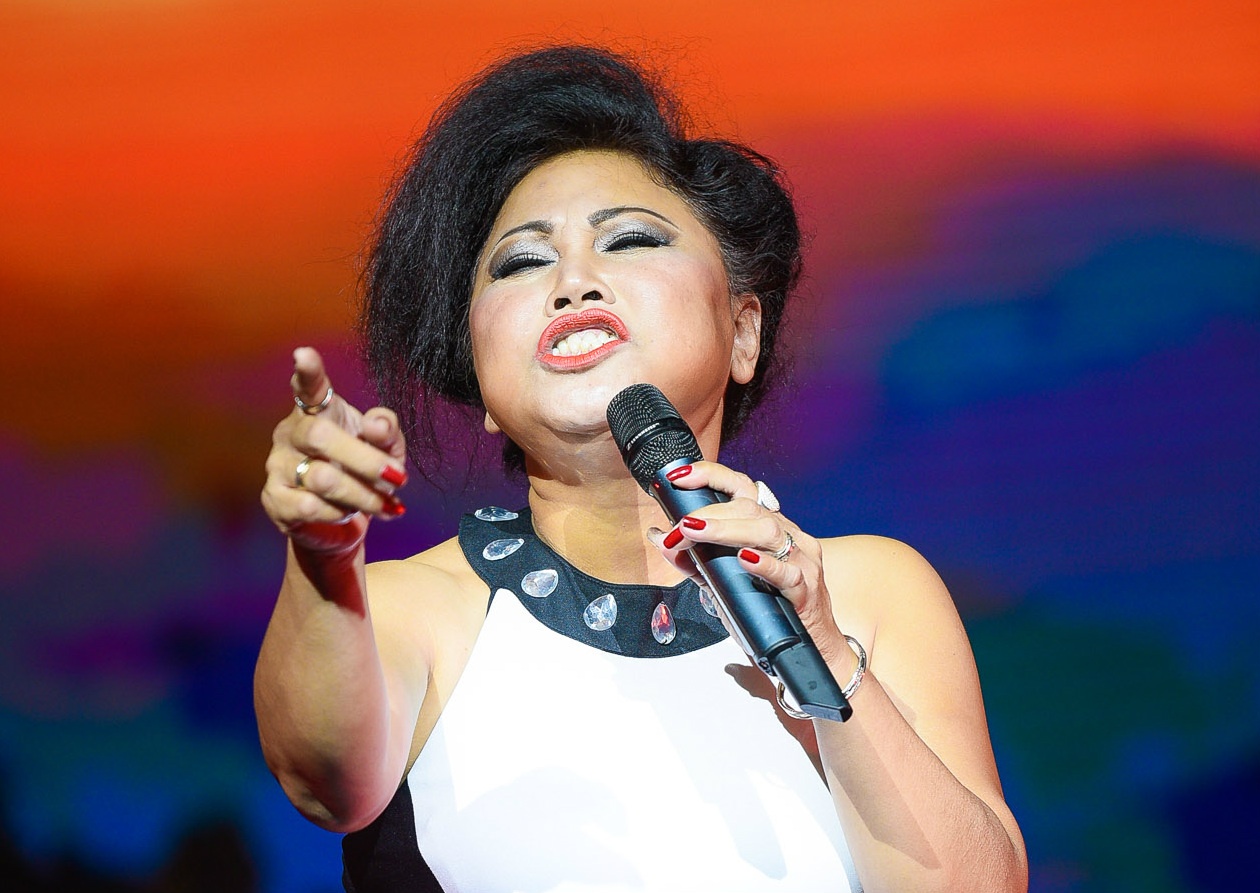 Siu Black thoi lua trong dem nhac tuong nho co NSND Y Moan hinh anh