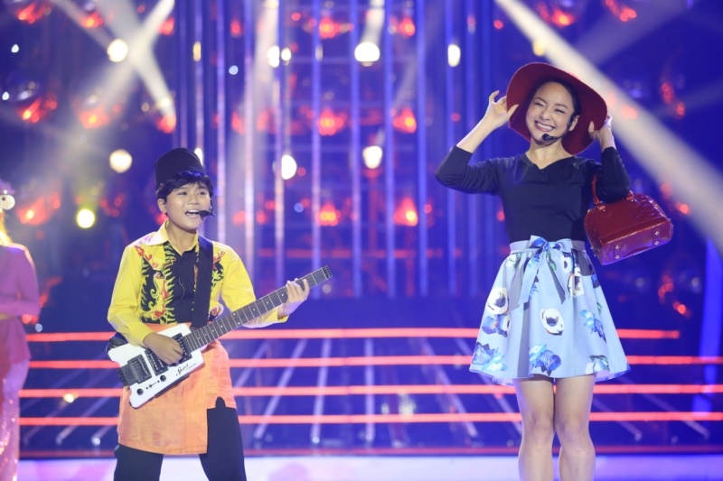 Minh Khang - Lan Phương không có sự lôi cuốn khi đóng giả ca sĩ Indonesia - Bill & Brod với ca khúc Bsingkong dan Keju. Mỹ Linh khen giọng ca nhí có năng khiếu đóng kịch. 