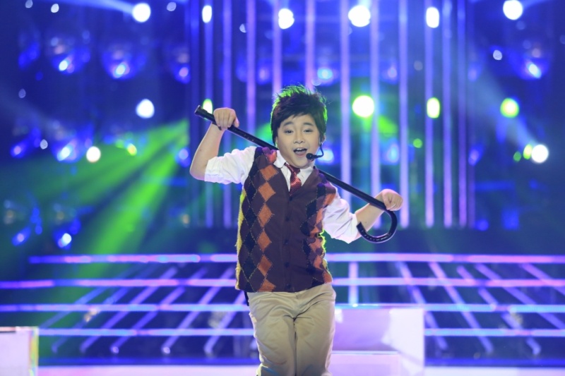 Hoài Linh cho rằng cặp đôi khôn khéo lựa chọn ca khúc phù hợp với chất giọng. Riêng Mỹ Linh khen ngợi bé Ben có chất “nghệ sĩ từ trong máu”. 