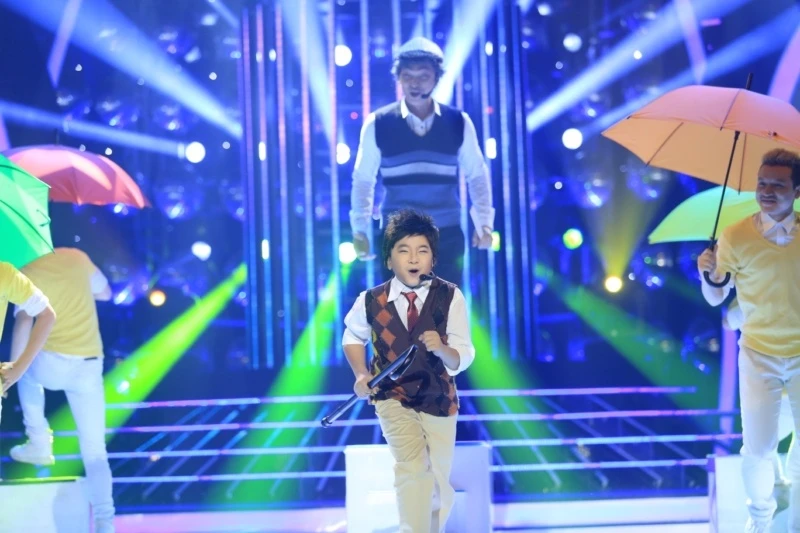 Hoàng Quân - Khương Ngọc hóa thành Thanh Duy với tiết mục Tôi thích. Với chất giọng trầm ấm, bé Ben phải nỗ lực nhiều trong việc luyện giọng cao như quán quân Gương mặt thân quen mùa 3. Hồng Vân phát biểu: “Con nhảy đẹp hơn chú Thanh Duy. Con đang trong giai đoạn bể tiếng nên giọng trầm khàn nên cô nghĩ con không bắt chước được chú ấy. Nhưng cô thật sự bất ngờ vì con hát giọng cao rất tốt”. 