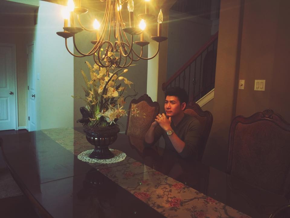 Khá đắt đỏ nhưng giọng ca điển trai khá hài lòng vì môi trường sống thoải mái, lại gần nhà người thân.