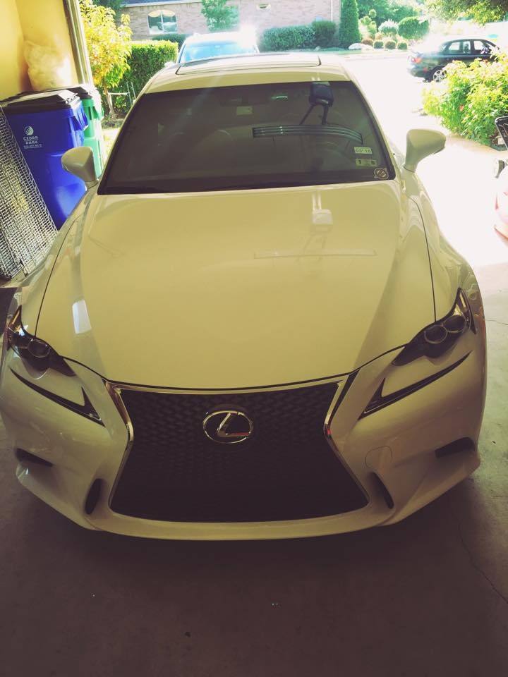 Nam ca sĩ còn tậu cho mình chiếc Lexus để dạo chơi, mua sắm.  Đặc biệt, mỗi lần sang đây, anh đều tự tay làm vườn, chăm sóc cây cảnh vì ở Mỹ không phải lúc nào cũng thuê thợ được. Mỗi khi anh về Việt Nam, thỉnh thoảng các chị gái sang trông coi ngôi nhà.