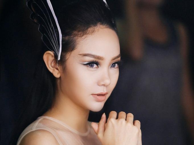 Minh Hang hoa than thanh nu chien binh hinh anh