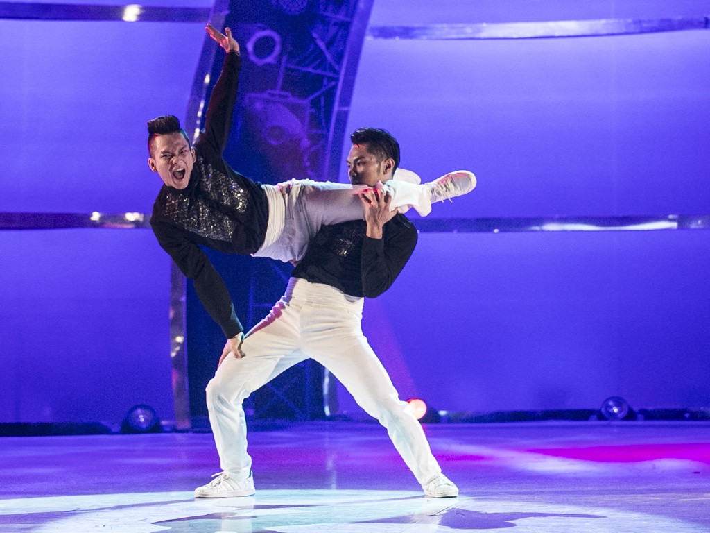 Nội dung bài biên đạo thể loại Hiphop của cặp đôi thí sinh Hữu Phước và All-star Hải 2D tuần này nói về chuyện tình của một cặp đôi đồng tính nam. Không nhận được sự đồng thuận của xã hội và luôn bị nhìn nhận một cách khắc nghiệt về mối quan hệ này, cặp đôi bước đi trong tăm tối, sợ hãi và không tìm được lối ra cho chính bản thân mình. Cuối cùng, bằng nghị lực, niềm tin và tình yêu dành cho nhau, họ đã tìm được hạnh phúc chân chính dù nó chỉ le lói như ánh sáng trong đêm đen.