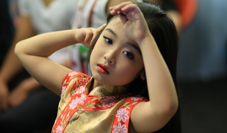 Be Bao Ngoc hoa thanh 'Hoan Chau cach cach' hinh anh