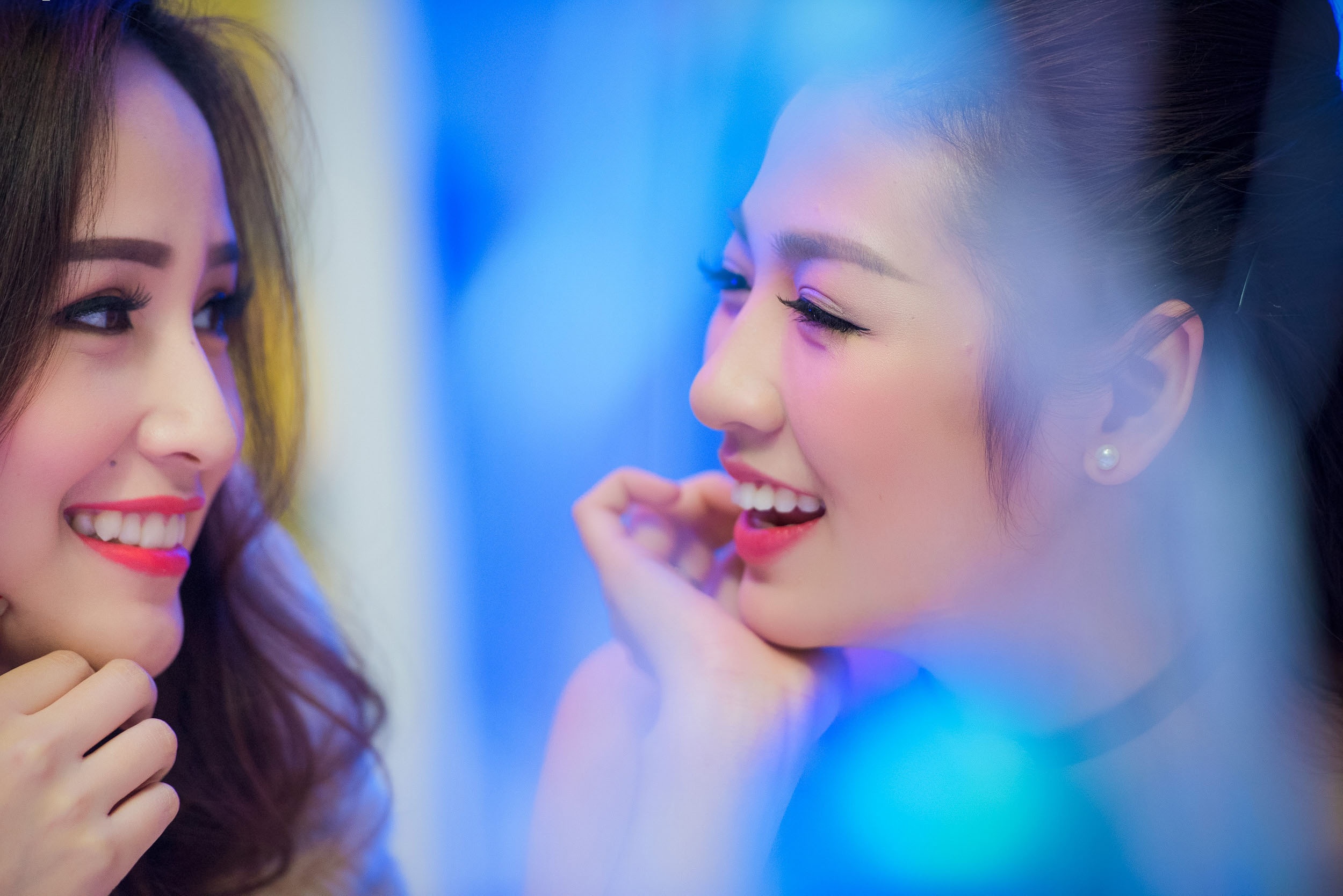 Hoa hau Mai Phuong Thuy than thiet voi A hau Tu Anh hinh anh