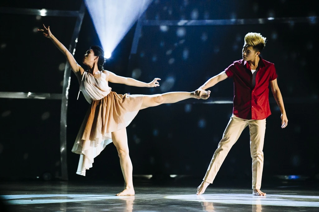 Trên nền ca khúc nổi tiếng của nam danh ca Jason Mraz – I won’t give up, cặp đôi nhan sắc Gia Bảo – Hải Anh tuần này thử sức trong thể loại múa đương đại. Quán quân của “So you think you can dance” Mỹ, Chehon là người dàn dựng cho tiết mục này. Nội dung bài múa kể về một cặp đôi cùng ngồi ngắm sao. Cô gái cứ luôn buồn phiền vì nghi ngờ cảm xúc và lựa chọn của mình. Chàng trai cố gắng thuyết phục, động viên cô ấy rằng không có vấn đề gì, tôi sẽ luôn ở bên cạnh em và ko bao giờ bỏ rơi em. Tinh thần lãng mạn, dịu dàng là vấn đề chủ đạo trong bài trình diễn này.