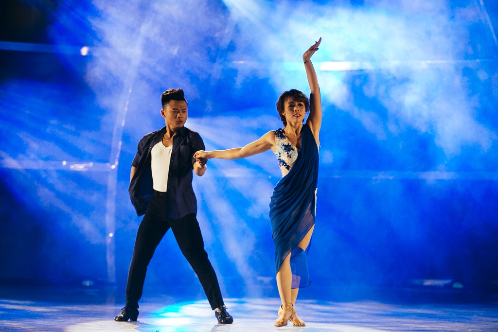 Trên nền ca khúc được thể hiện qua giọng ca ngọt ngào, nồng nàn của nữ ca sĩ Lệ Quyên, tuần này, “cạ cứng” của ca sĩ Đông Nhi – thí sinh Lan Nhi bắt cặp cùng All-star Đức Tiến trong điệu Rumba của thể loại Ballroom. Nữ biên đạo của vũ đoàn Bước Nhảy dường như khá có duyên với Ballroom khi cách đây không lâu, trong tuần tranh tài thứ 6, cô đã một lần thực hiện bài thi điệu Valse cùng All-star Tuấn Đạt và nhận được phản hồi, đánh giá khá tốt từ ban giám khảo. Ý tưởng của bài biên đạo tuần này có nội dung giống như tên bài hát “Để nhớ một thời ta đã yêu”. Xuyên suốt phần trình diễn, khán giả sẽ cảm nhận được nỗi day dứt của cô gái khi nhớ về mối tình và người xưa.