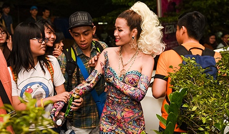 Fan doi de chuc mung Dong Nhi nhan danh hieu o MAMA hinh anh