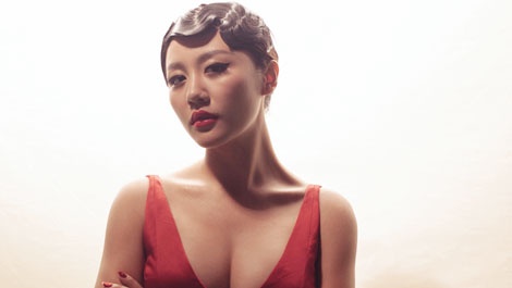 Van Mai Huong hoa than thanh nang Mona Lisa trong MV hinh anh