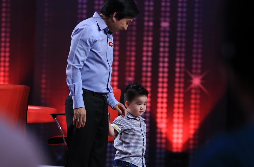 Con trai Kim Tu Long hat tang khan gia hinh anh