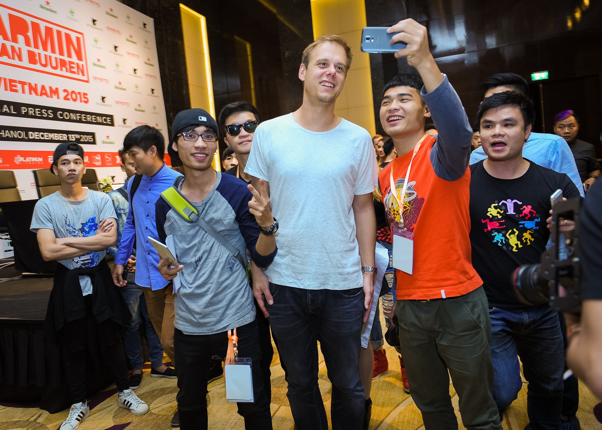 Sau nhiều năm hoạt động trong làng âm nhạc thế giới, Armin Van Buuren gây dựng được chỗ đứng và trở thành một trong những gương mặt DJ/nhà sản xuất nhạc điện tử hàng đầu. Anh từng được bình chọn là DJ số 1 thế giới trong 5 năm liên tiếp từ 2007-2012.