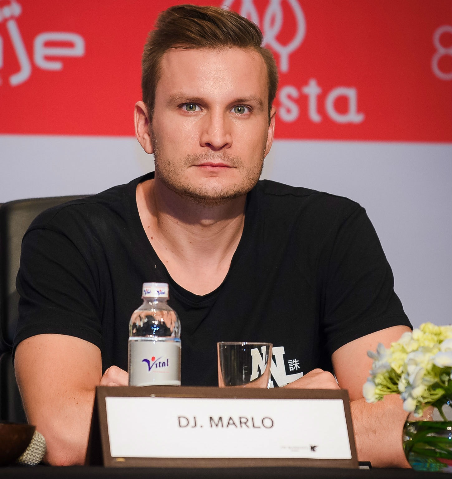 DJ Malo sẽ kết hợp cùng Armin Van Buuren để tạo nên đêm nhạc tuyệt vời.