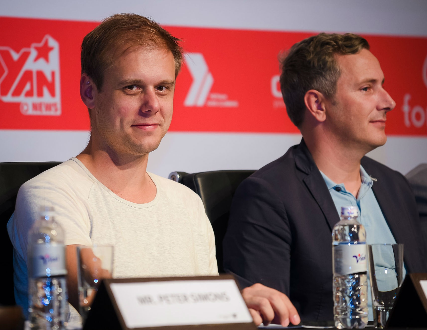 Anh cũng khẳng định, âm nhạc không có biên giới hay quốc tịch bởi khi nghe, anh chỉ chú tâm vào thưởng thức thay vì để ý nó đến từ đất nước nào.