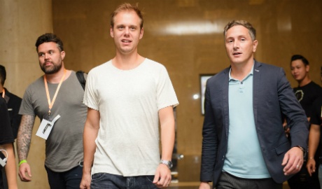 DJ Armin Van Buuren than thien khi den Viet Nam hinh anh