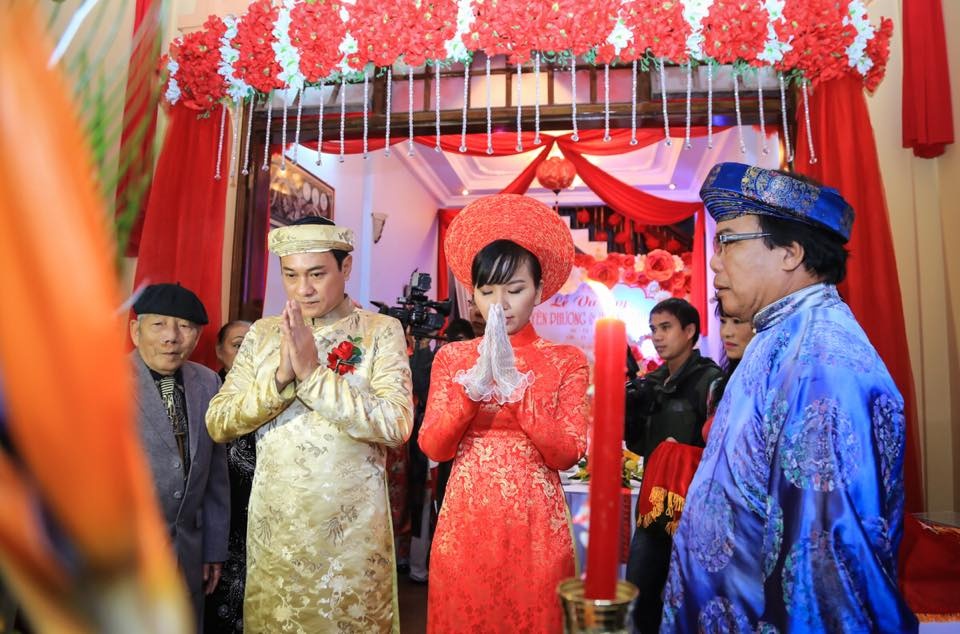 Dien vien Hoang Phuc dua mua lan vao le ruoc dau o Hue hinh anh