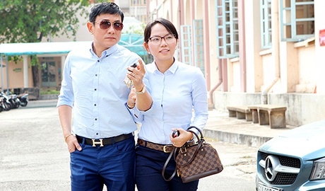 Hoang Phuc lai xe dua vo di tu thien sau dam cuoi hinh anh