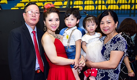 Huyen Thanh: Tinh cam danh cho Quang Dang hon muc ban be hinh anh