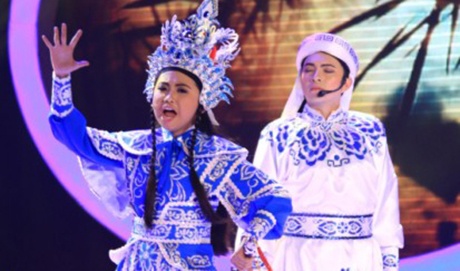 Phuong My Chi danh bai con nuoi Hoai Linh de am 700 trieu? hinh anh