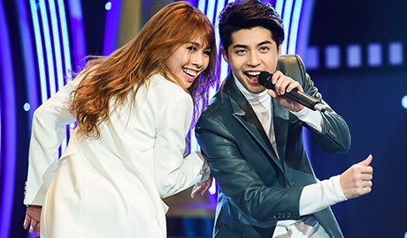 Noo Phuoc Thinh tinh tu ben vu cong xinh dep tren san khau hinh anh