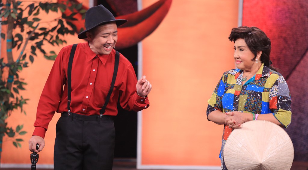 NSND Le Thuy va Tran Thanh ket hop trong cai luong hai hinh anh