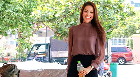 Hoa hau Pham Huong mac kin dao den tong duyet ZMA hinh anh