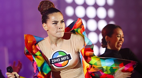 Thu Minh, Ho Ngoc Ha the hien dang cap tren san khau ZMA hinh anh