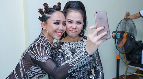 Toc Tien than thiet ben Thu Minh trong hau truong ZMA hinh anh