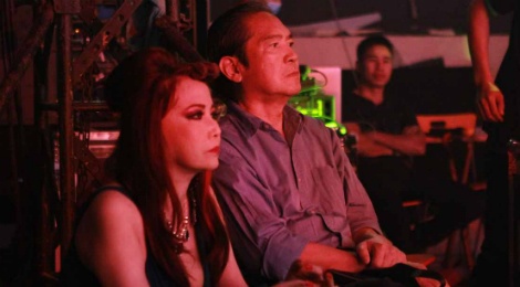 Quoc Dung cham chu theo doi Bao Yen va 2 con trinh dien hinh anh