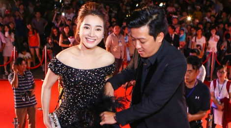 Truong Giang sua trang phuc cho Nha Phuong tren tham do hinh anh