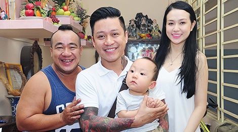 Tuan Hung dua vo con du ngay gio cua me Hieu Hien hinh anh