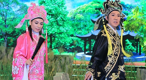 Phi Nhung run ray khi hat cai luong cung NSUT Vu Linh hinh anh