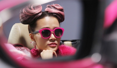 Ong Cao Thang dong MV cua Dong Nhi de tiet kiem cat-xe hinh anh