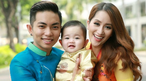 Con trai Khanh Thi - Phan Hien chup anh xuan cung bo me hinh anh