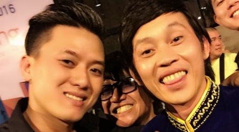 Tinh cach doi lap cua Hoai Linh - Chi Tai trong mat hoc tro hinh anh