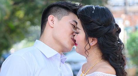 'Hoang tu xiec' Quoc Co hon MC Hong Phuong trong dam hoi hinh anh