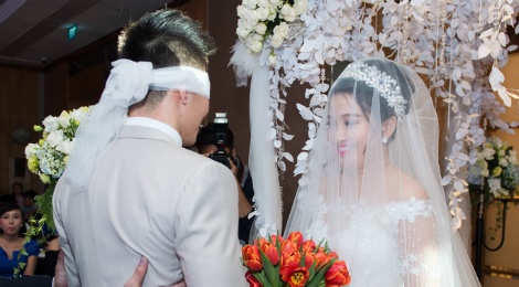 'Hoang tu xiec' Quoc Co bi bit mat di tim co dau Hong Phuong hinh anh