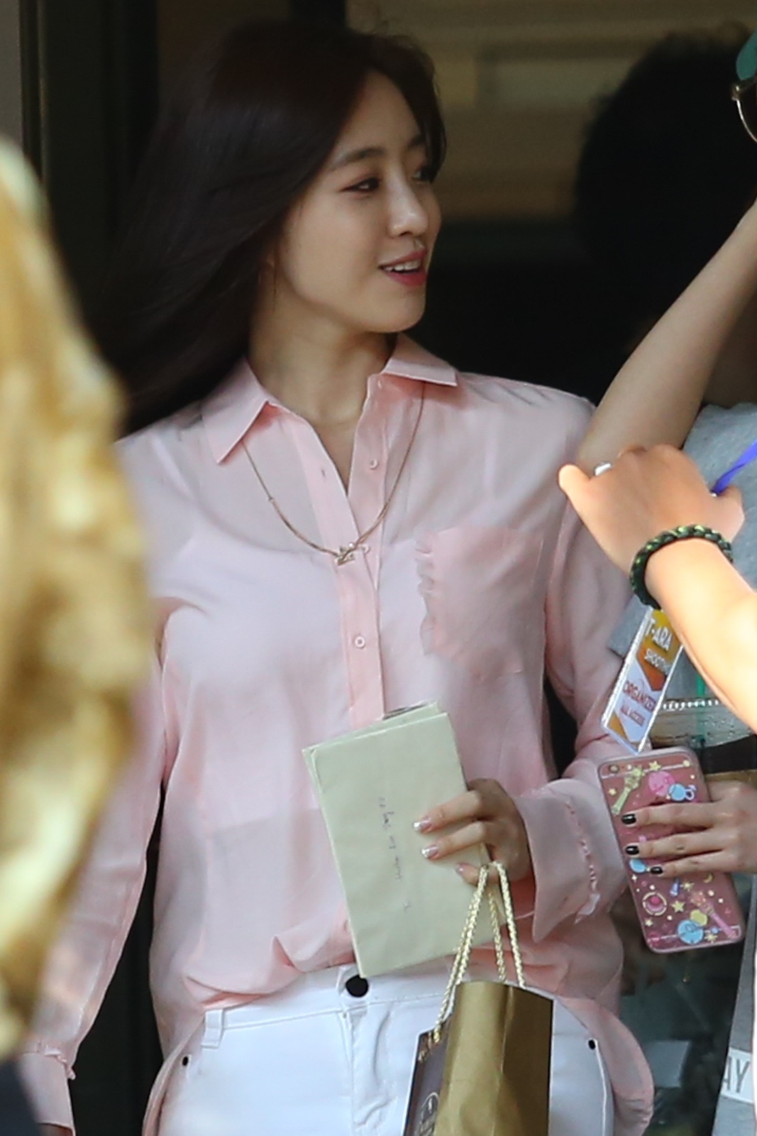 T- ara mac ao dai Viet Nam anh 2