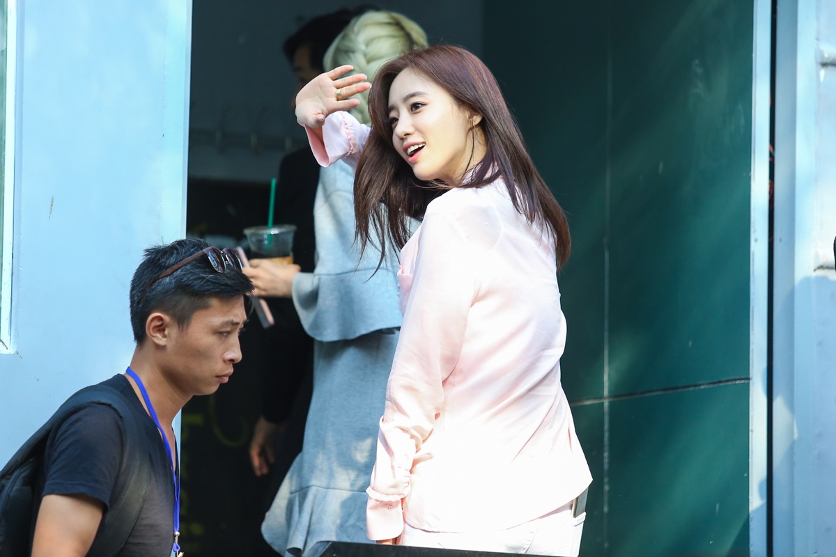 T- ara mac ao dai Viet Nam anh 7