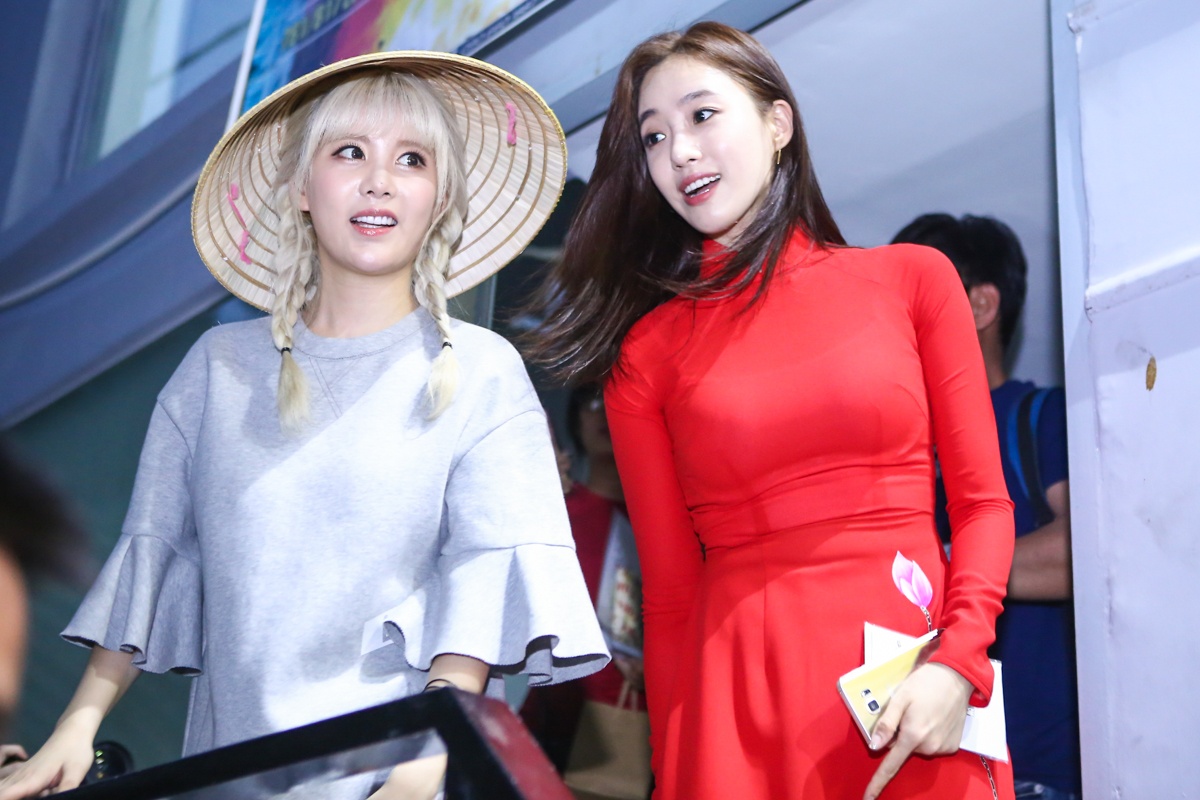 T- ara mac ao dai Viet Nam anh 15